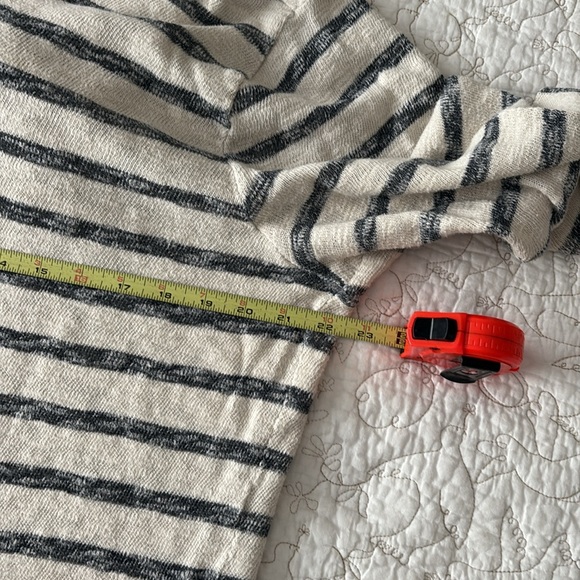 Old Navy Cream and Navy striped Knit Sweater 100% cotton - Picture 10 of 12